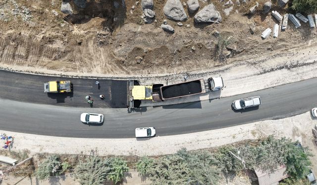 Kahramanmaraş'ta 5 Kilometrelik Yolda Sıcak Asfalt Çalışması Başladı