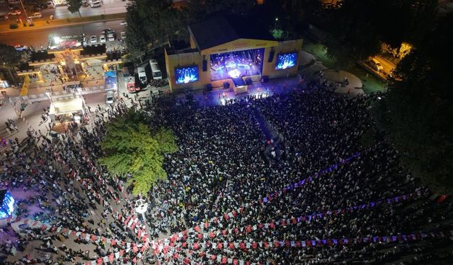 Aydilge Kahramanmaraş’ı Coşturdu! KAFUM’da Binlerce Kişilik Dev Koro