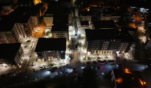 Kahramanmaraş’ta 4 sokakta asfalt çalışması: Ekipler gece de sahada