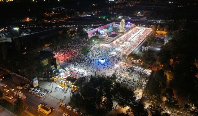 Kahramanmaraş Ağustos Fuarı'na İlk Günden Yoğun İlgi! KAFUM Ziyaretçi Akınına Uğradı