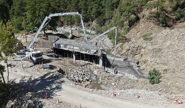 Kahramanmaraş’ta 53 Yıllık Köprü Tarihe Karıştı: Yerine 5 Kat Uzunu Yapılıyor