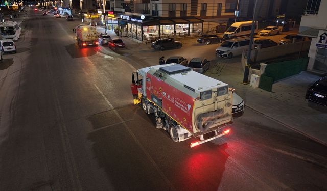 Kahramanmaraş Afşin'de o cadde köpüklü suyla baştan sona yıkandı