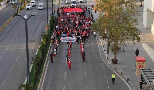 Kahramanmaraş’ta Gaziler Günü korteji: Türk bayraklarıyla yürüdüler