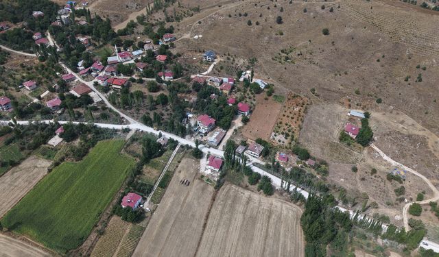 Kahramanmaraş Göksun’da 2,5 kilometrelik yola çift kat sathi kaplama