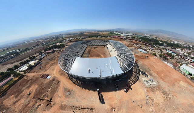 Kahramanmaraş’ın 2 milyar TL’lik stadyumunda yeni aşama: Tribünler tamamlandı