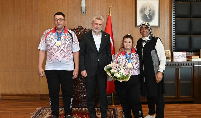 Kahramanmaraşlı Zeynep Sude dünya şampiyonu oldu: İsveç’ten altın madalyayla döndü