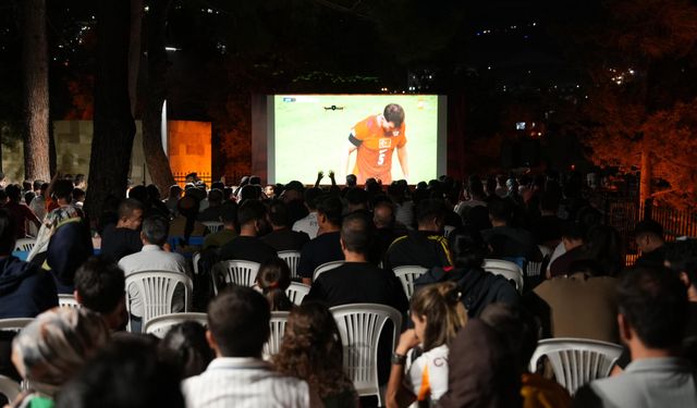 Kahramanmaraş Kalesi’nde milli maç coşkusu: Yüzlerce kişi dev ekranda izledi