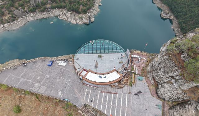 Kahramanmaraş'ta Menzelet Barajı Manzaralı Cam Teras Yenileniyor