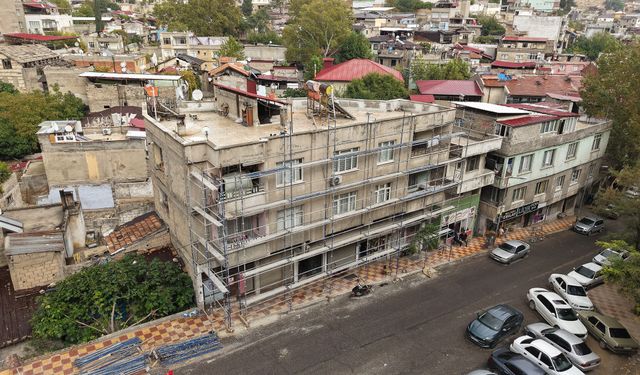 Kahramanmaraş Kalesi çevresinde tarihi dokuya uygun cephe çalışması başladı