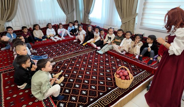 Kahramanmaraş’ta çocuklar masallar ve renkli atölyelerle buluştu