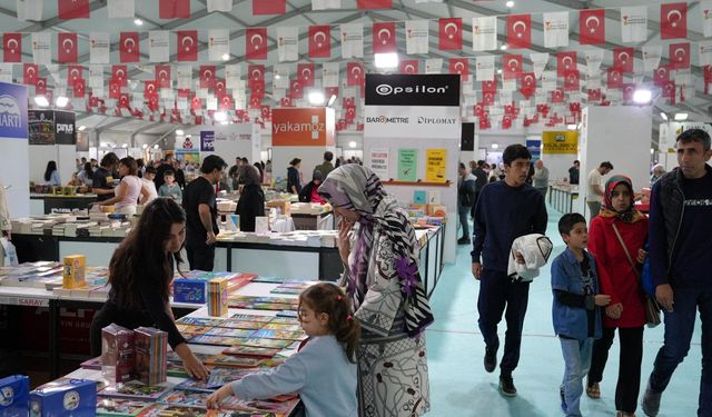 Kahramanmaraş Kitap Fuarı’na Hafta Sonu Yoğun İlgi: KAFUM Doldu Taştı