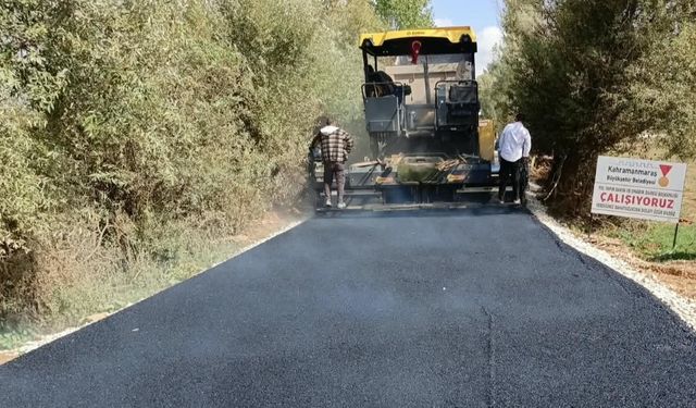 Kahramanmaraş’ta Devlettepe Mahalle Yolu Sıcak Asfaltla Yenileniyor