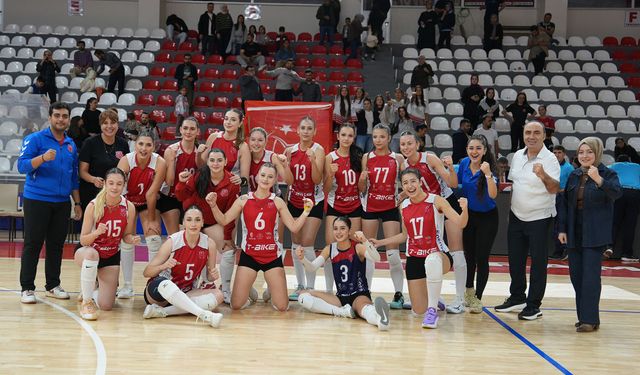 Kahramanmaraş’ta Filenin Sultanları Esti Geçti: Antepia Karşısında Net 3-0!