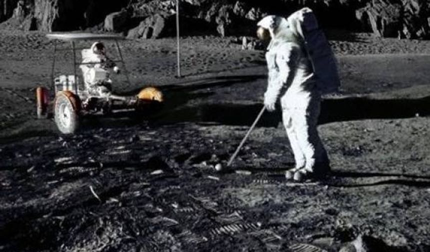 Astronot Alan Shepard Ay'da golf oynadı