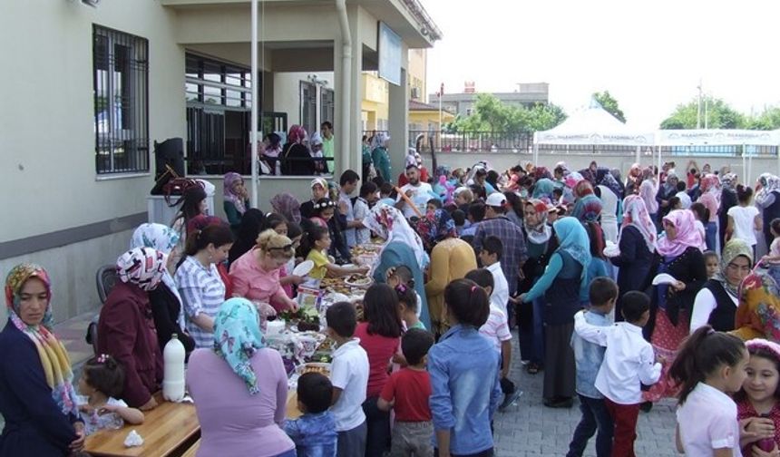 Erkenez İlköğretim Okulu’nda Kermes Düzenlendi