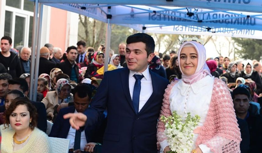 Onikişubat Belediyesi'nden "Sevgililer Günü"nde toplu nikah