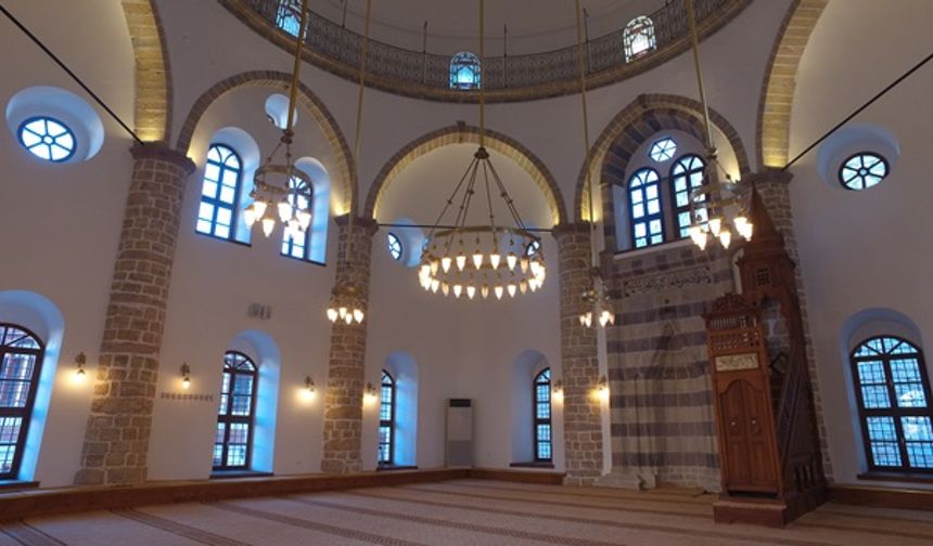 Asırlık cami restorasyonun ardından ibadete açıldı