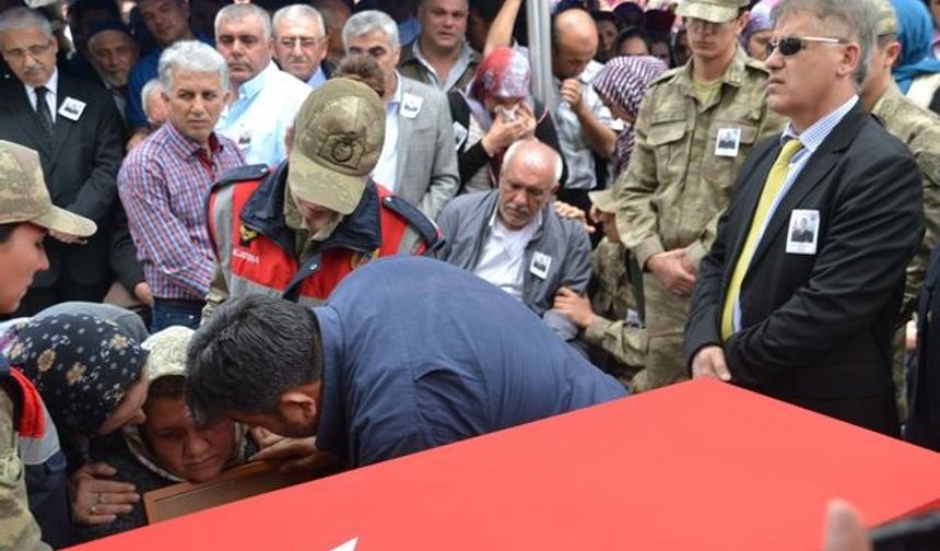 Kahramanmaraş şehidini son yolculuğuna uğurladı