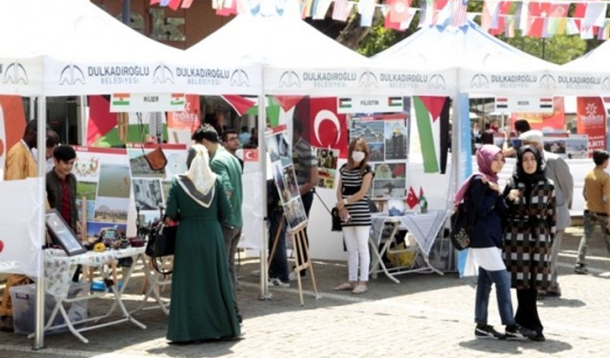 Yedi kıtadan gelen öğrenciler Kahramanmaraş'ta açtıkları çadırlarda kültürlerini tanıtıyor