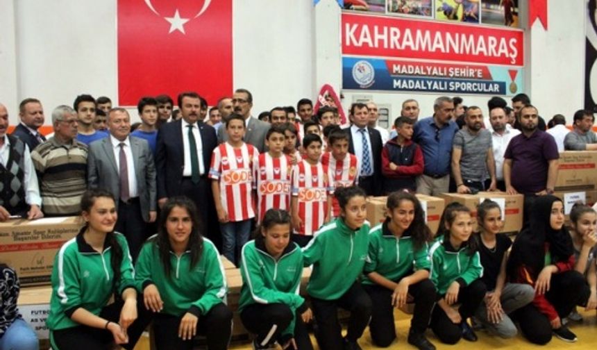 Büyükşehir Belediyesi'nden Amatör spor kulüplerine malzeme yardımı