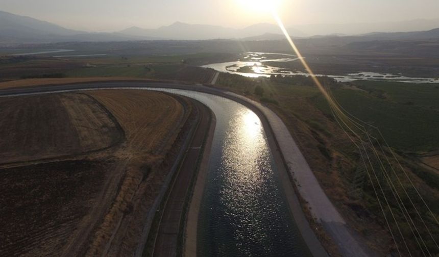 Sulama kanalı boyuna bisiklet ve yürüyüş yolu