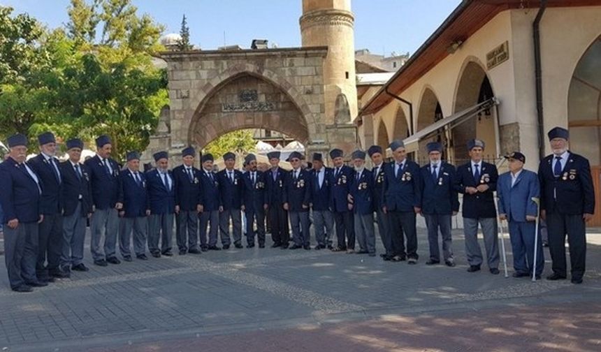 Kore Gazisi hareket halindeki otobüsten düşerek vefat etti!