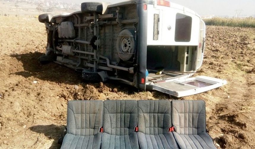 Kahramanmaraş’ta minibüs tarlaya uçtu: 8 yaralı