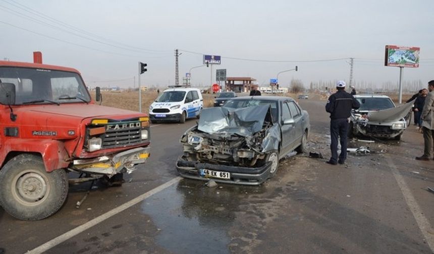 Kahramanmaraş'ta trafik kazaları: 5 yaralı