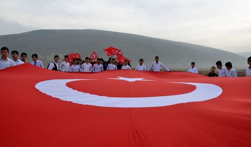 Elbistan'da öğrenciler Sarıkamış şehitleri için yürüdü