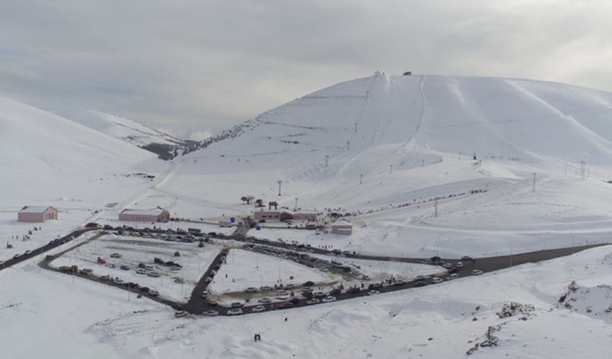 Kahramanmaraş Yedikuyular Kayak Merkezi'ne Akın Etti