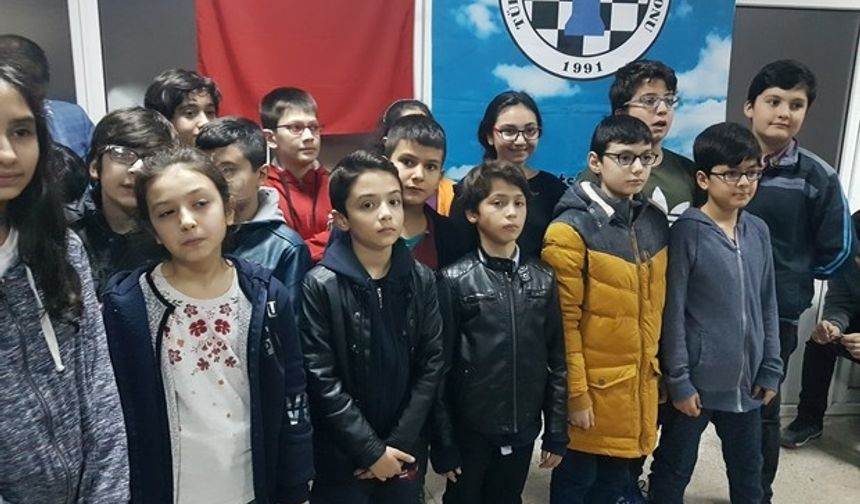 Kahramanmaraş'ta Okullar arası Satranç turnuvasında Ayser Çalık Ortaokulu birinci oldu