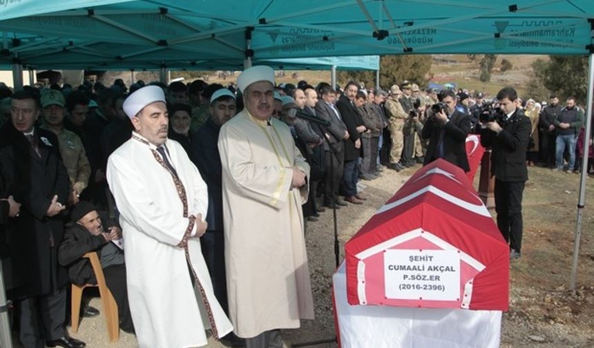 Kahramanmaraş Şehidi Cuma Ali Akçal'ı son yolculuğuna uğurladı