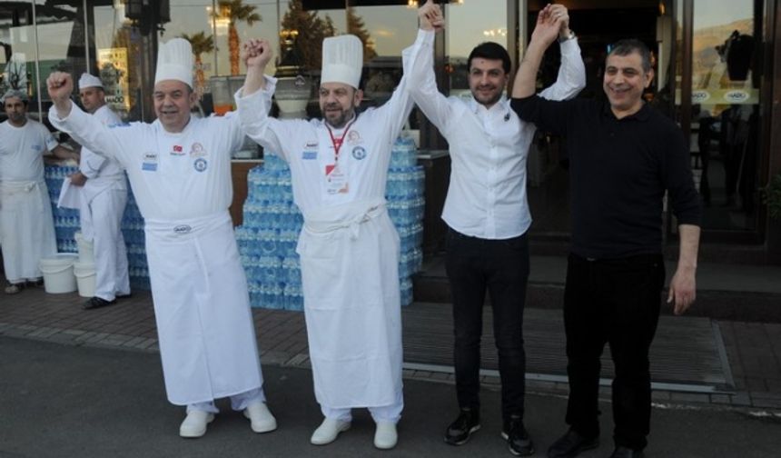 Dünyanın en büyük baklavası ödülü Türkiye'nin