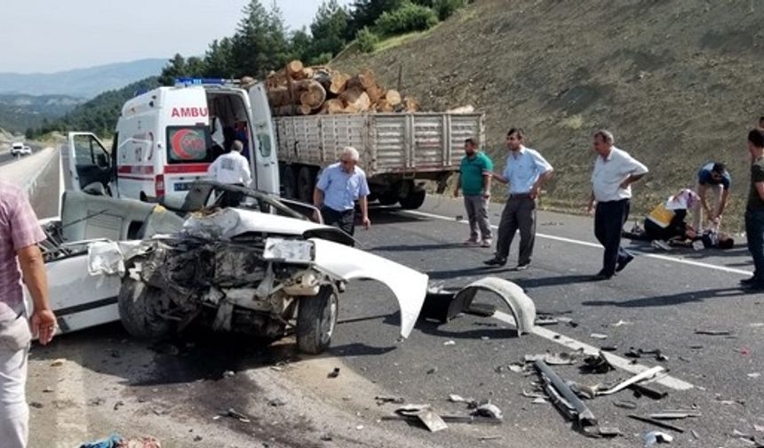 Kahramanmaraş'ta dehşet! Trafik kazasında 3 kişi öldü, 2 kişi ağır yaralandı