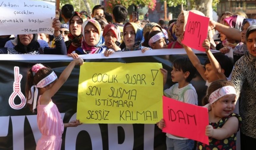 Kahramanmaraş'ta bir grup çocuk istismarını protesto etti