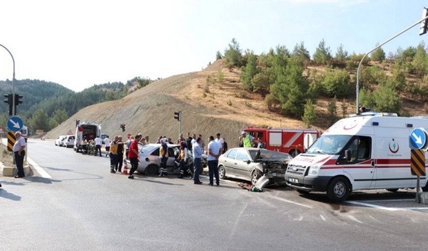 Kahramanmaraş'ta iki otomobil kaza yaptı, 3 yaralı