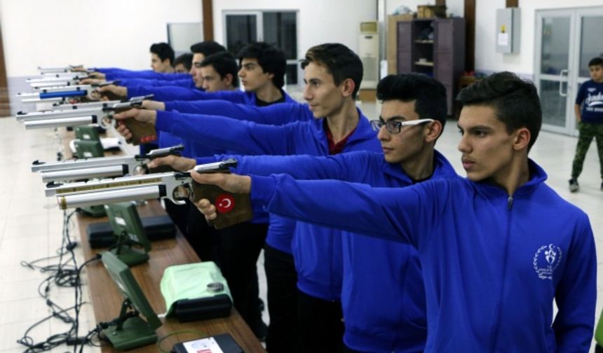 Havalı Tabanca Takımı Türkiye rekoru kırdılar