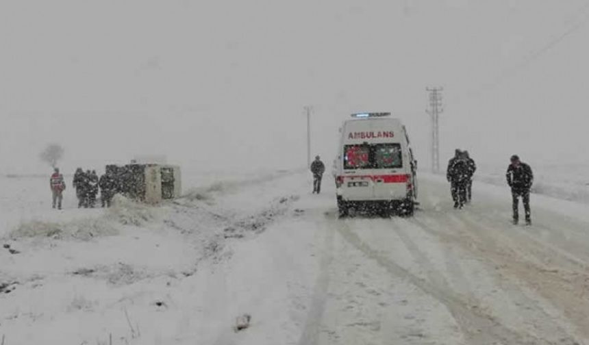 Kahramanmaraş'ta yolcu minibüsü devrildi: 5 yaralı