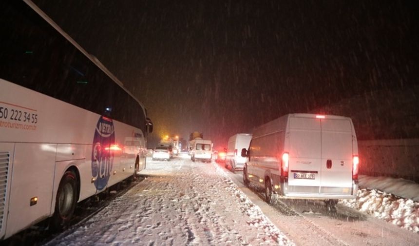 Kahramanmaraş'ta ulaşıma kar engeli