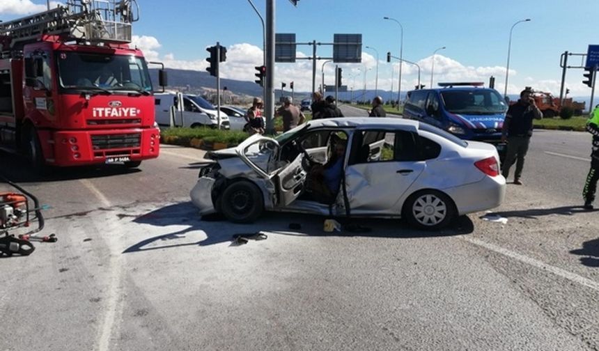 Kahramanmaraş'ta ambulans ile otomobil çarpıştı