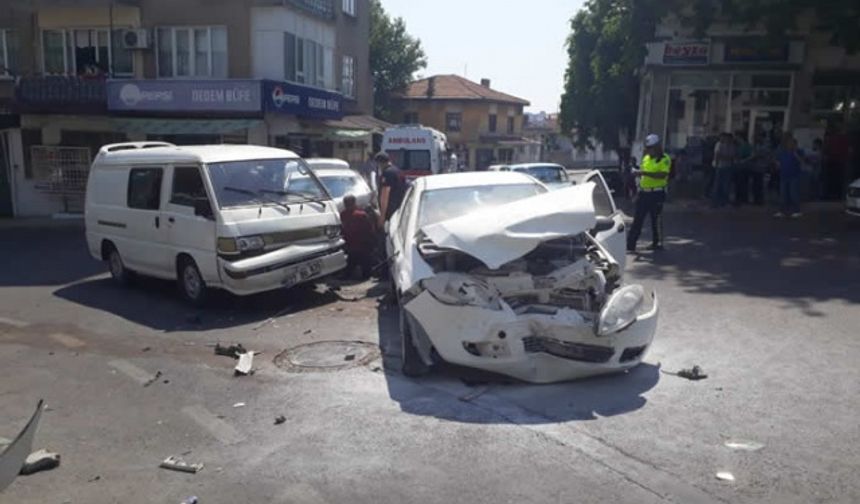 Kahramanmaraş'ta zincirleme trafik kazası: 13 yaralı