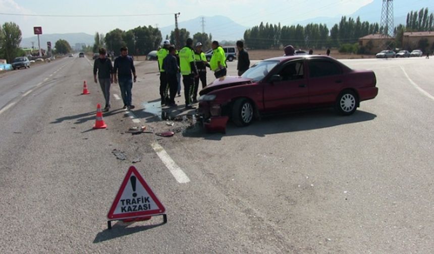 Kahramanmaraş'ta otomobil ile tır çarpıştı: 2 yaralı