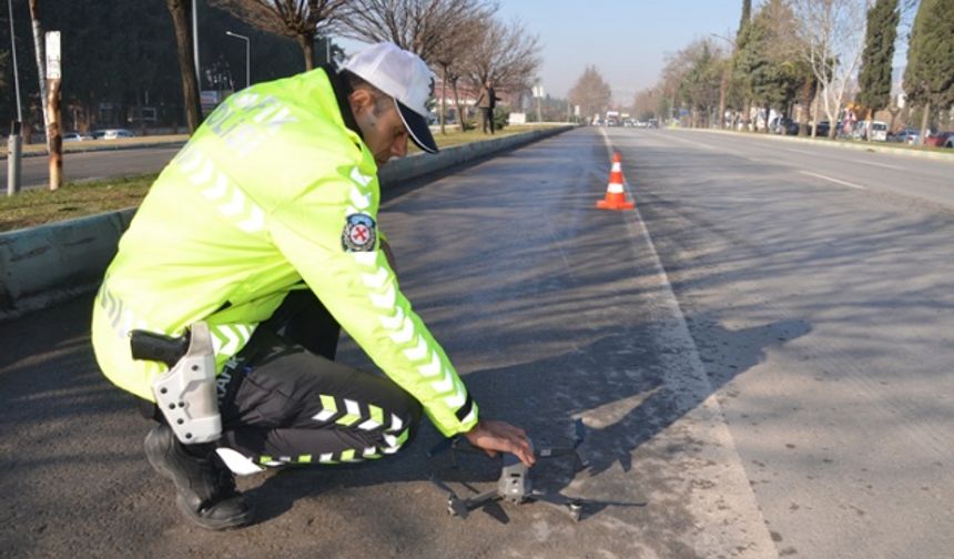 Trafik ekiplerinin drone denetimini izlerken kırmızı ışıktan geçti