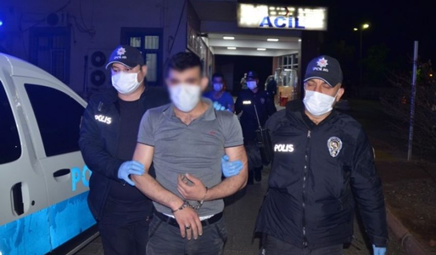 Polisin şüphelendiği otomobilden silah ve kesici aletler ele geçirildi