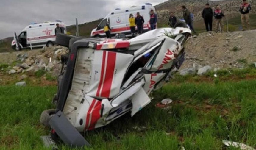 Kahramanmaraş'ta ambulans devrildi