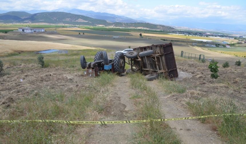 Kahramanmaraş'ta devrilen kum yüklü traktörün altında kalan sürücü öldü