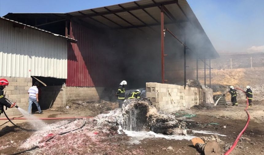 Kahramanmaraş'ta tekstil fabrikasında çıkan yangın hasara neden oldu