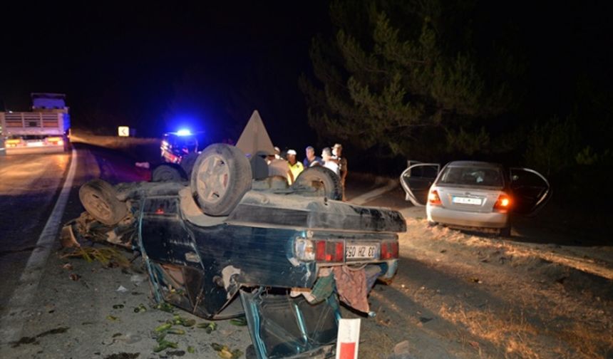 Kahramanmaraş'ta iki otomobilin çarpıştığı kazada 5 kişi yaralandı