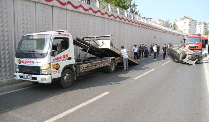 Kahramanmaraş'ta devrilen otomobilin sürücüsü yaralandı!