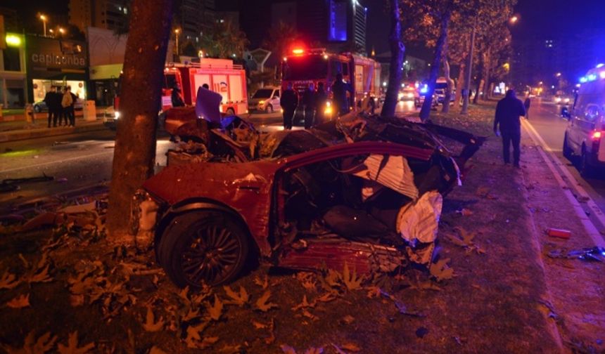 Kahramanmaraş'ta otomobille ağaca çarpan sürücü ağır yaralandı!